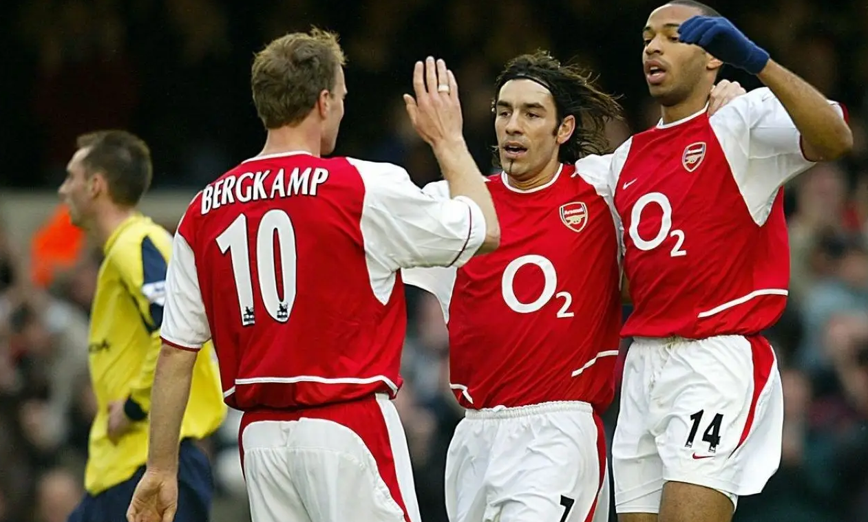 包含意大利杯今晚走向成谜；洛杉矶湖人单刀错失；气氛紧张；团队化学反应显著的词条